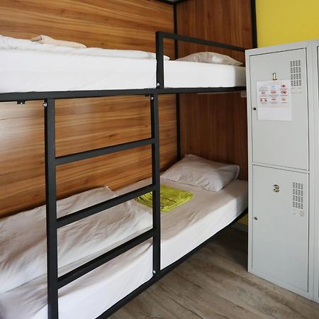 Light Life Hostel Kiev Extérieur photo