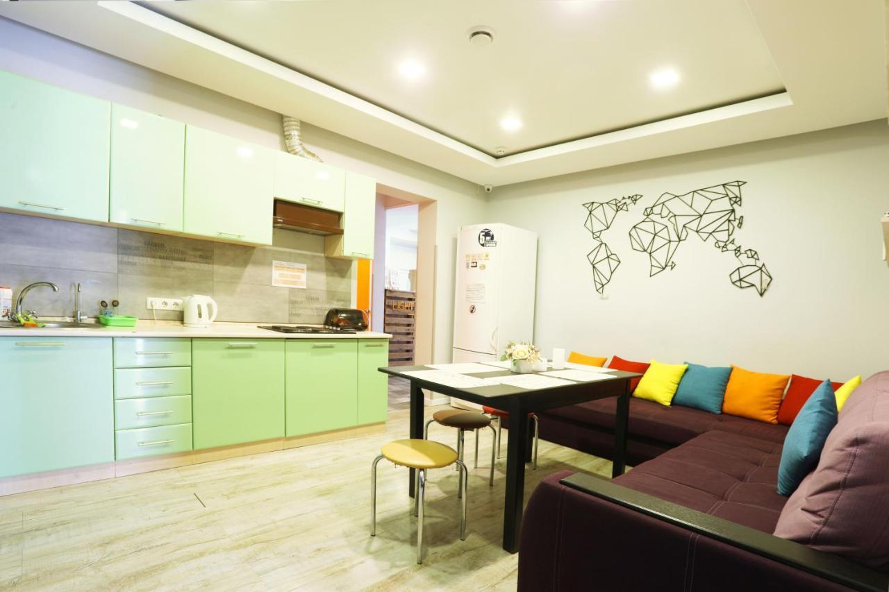 Light Life Hostel Kiev Extérieur photo