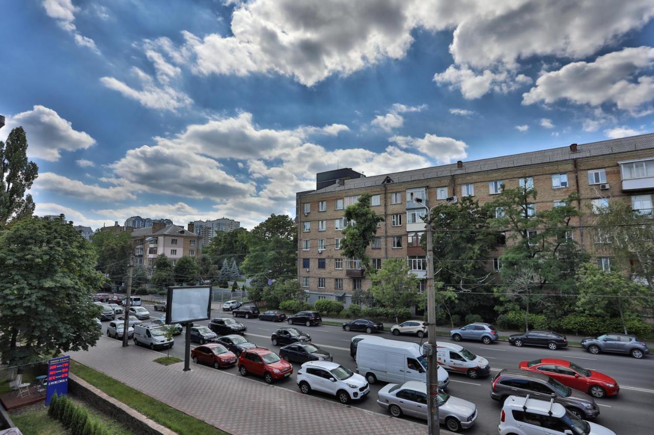 Light Life Hostel Kiev Extérieur photo