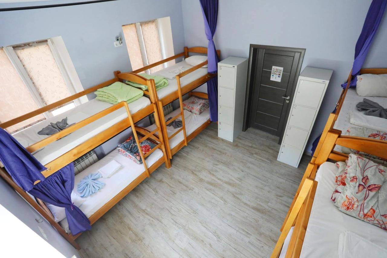 Light Life Hostel Kiev Extérieur photo