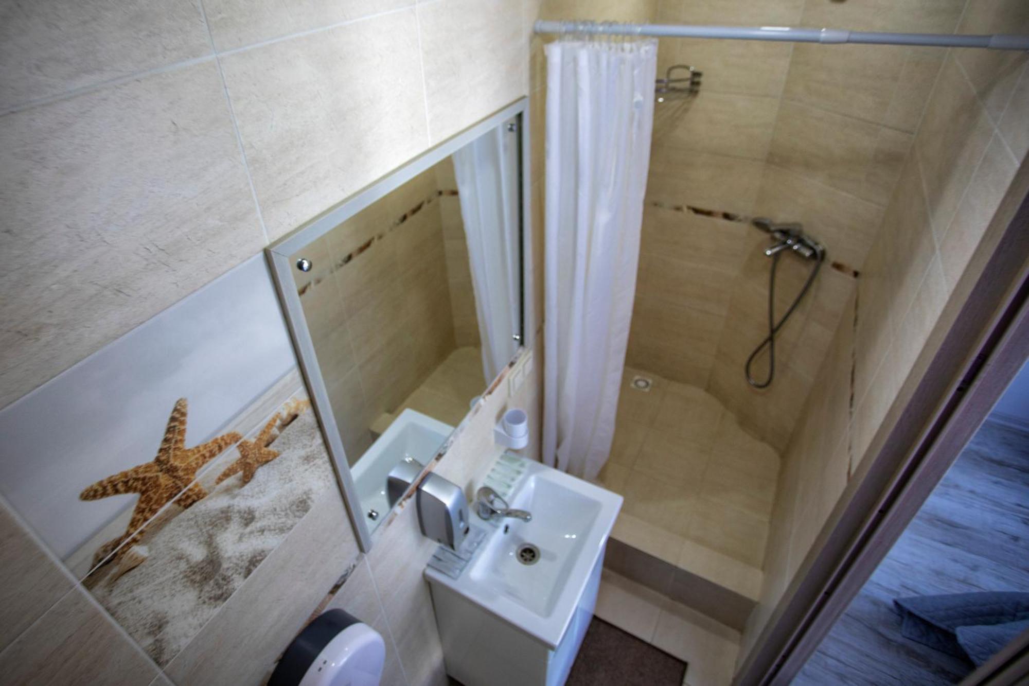 Light Life Hostel Kiev Extérieur photo