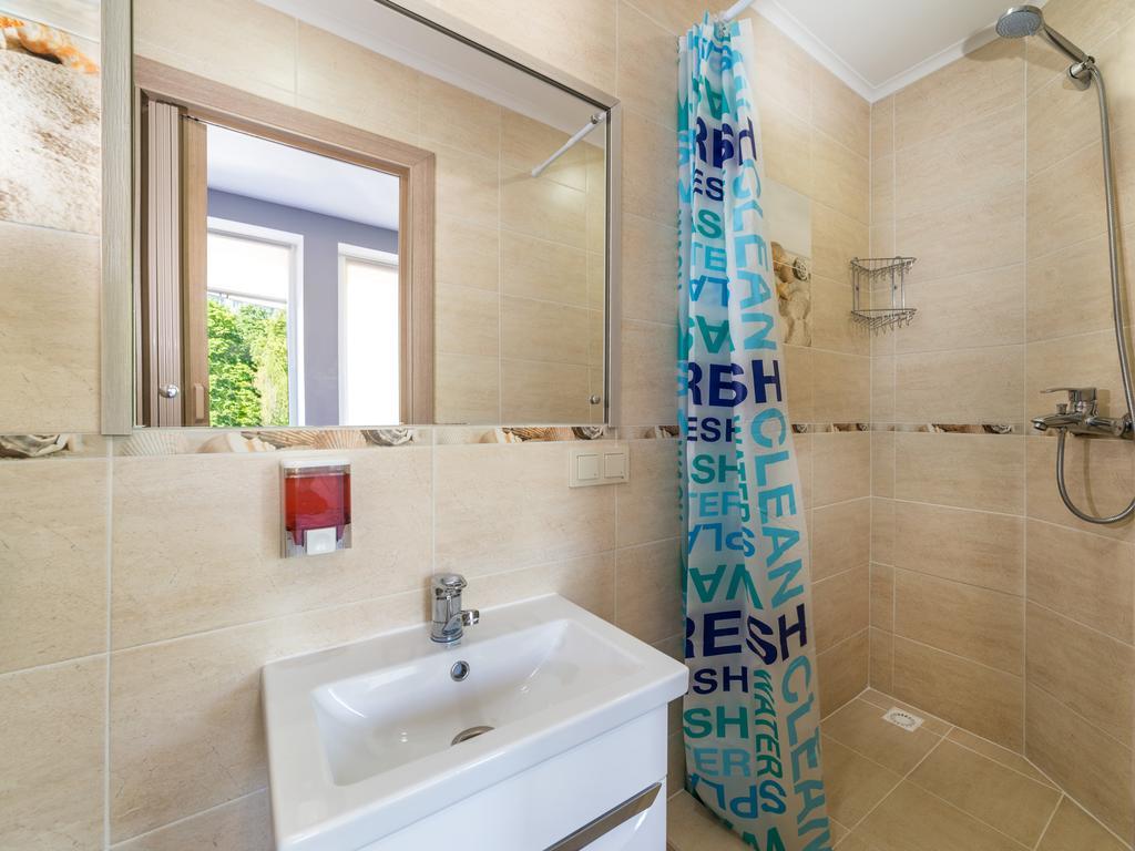 Light Life Hostel Kiev Extérieur photo