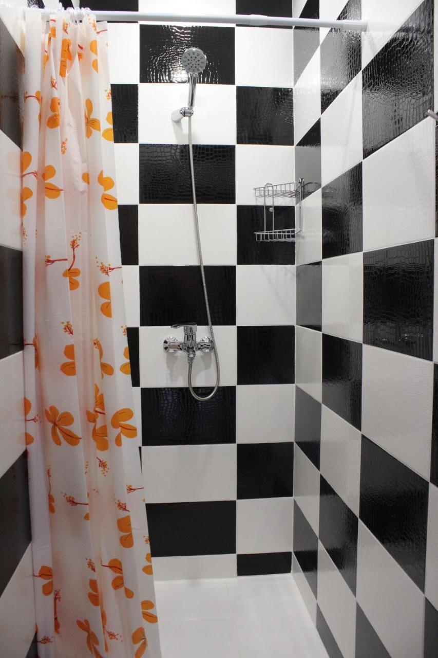 Light Life Hostel Kiev Extérieur photo
